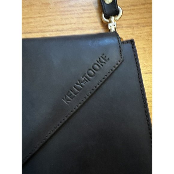 Sleek Black Crossbody Bag with Tassel Detail - Picture 4 of 9